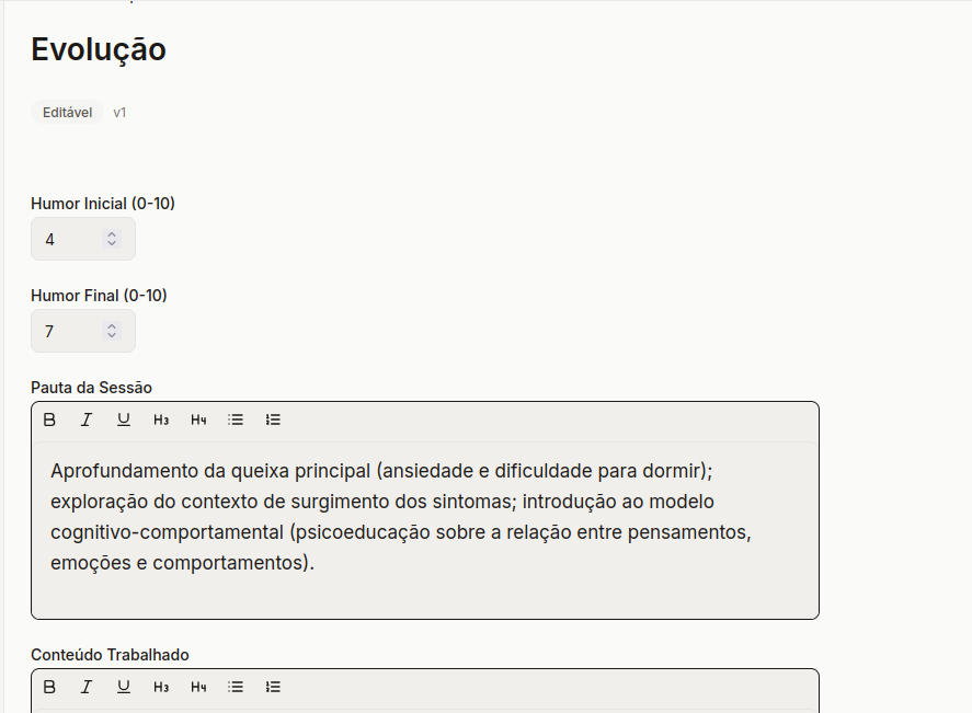 Evolução clínica redigida pela IA no prontuário, pronta para revisão.